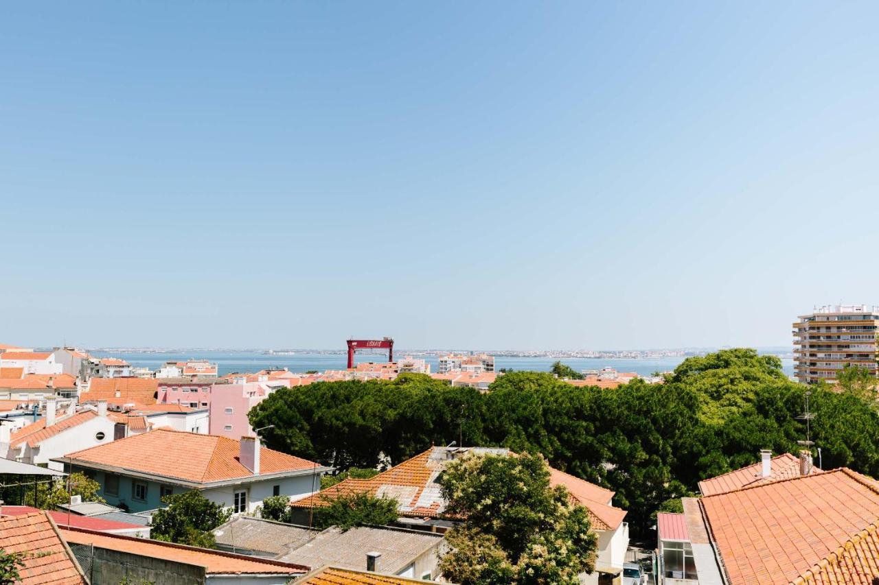 Lisbon South Hostel Almada Exterior photo